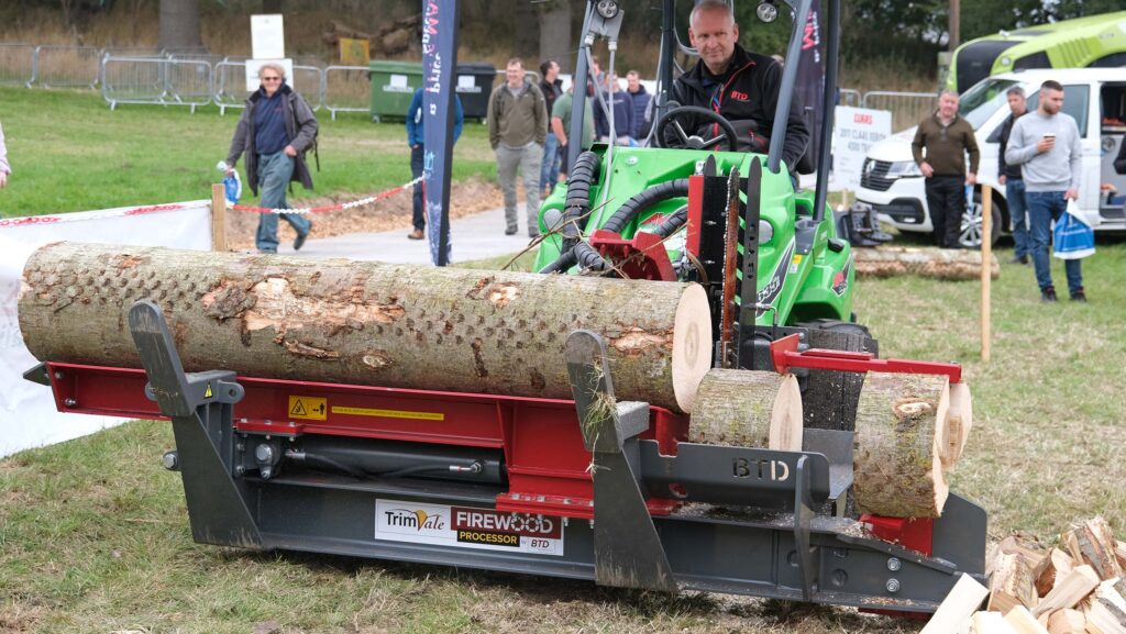Wood Pellets vs Firewood: Choosing the Right Wholesale Heating Fuel